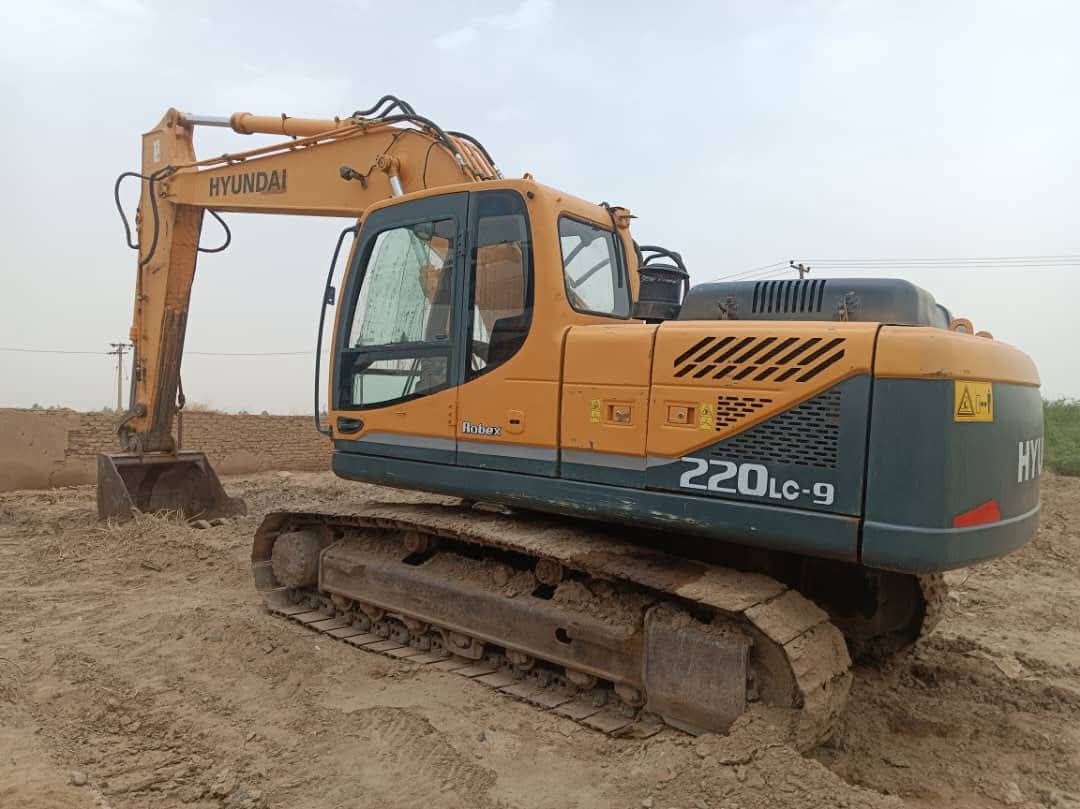 هونداي 2016 شااادة جردل فقط بدون جاك همر 220داش ناي  شهادة وارد  مكان المعاينة بورتسودان شغال 6الف ساعه فقط . شغل برا  ماكينه كل شي فل م اتفك منو ولا مسمار للان  خالي من ملاحيظ السعر  310 مليار  عمولة من المشتري 5 مليون للتواصل واتس 0129926883فقط مكالمات 