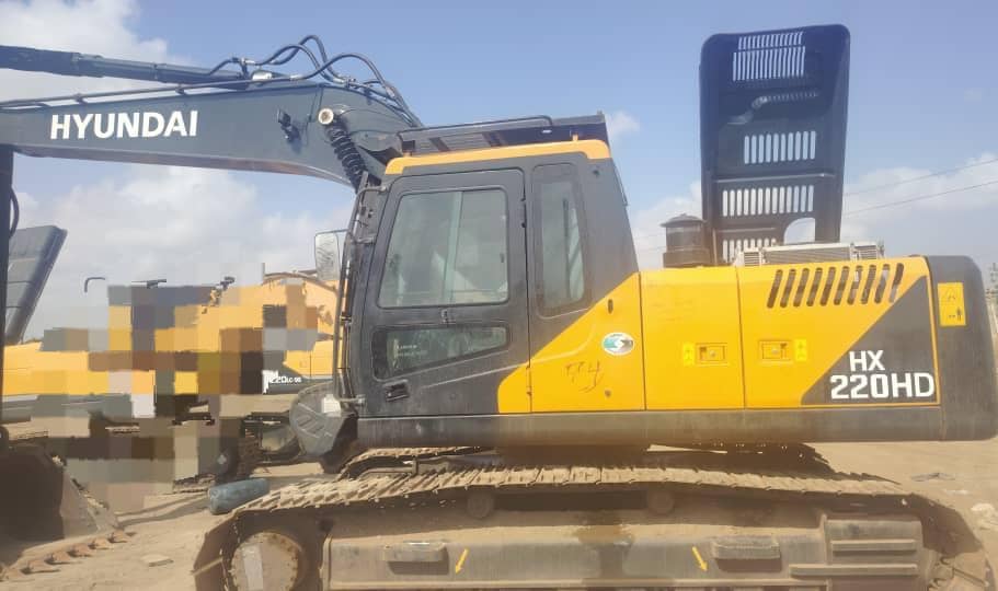 هونداي 2023 220HD مكنة كمنز   مطلوب 320 تفاوض عمولة 5 مليون ثابته من المشتري الصور للزبون الراغب وجادي خاص  المعاينة بورتسودان