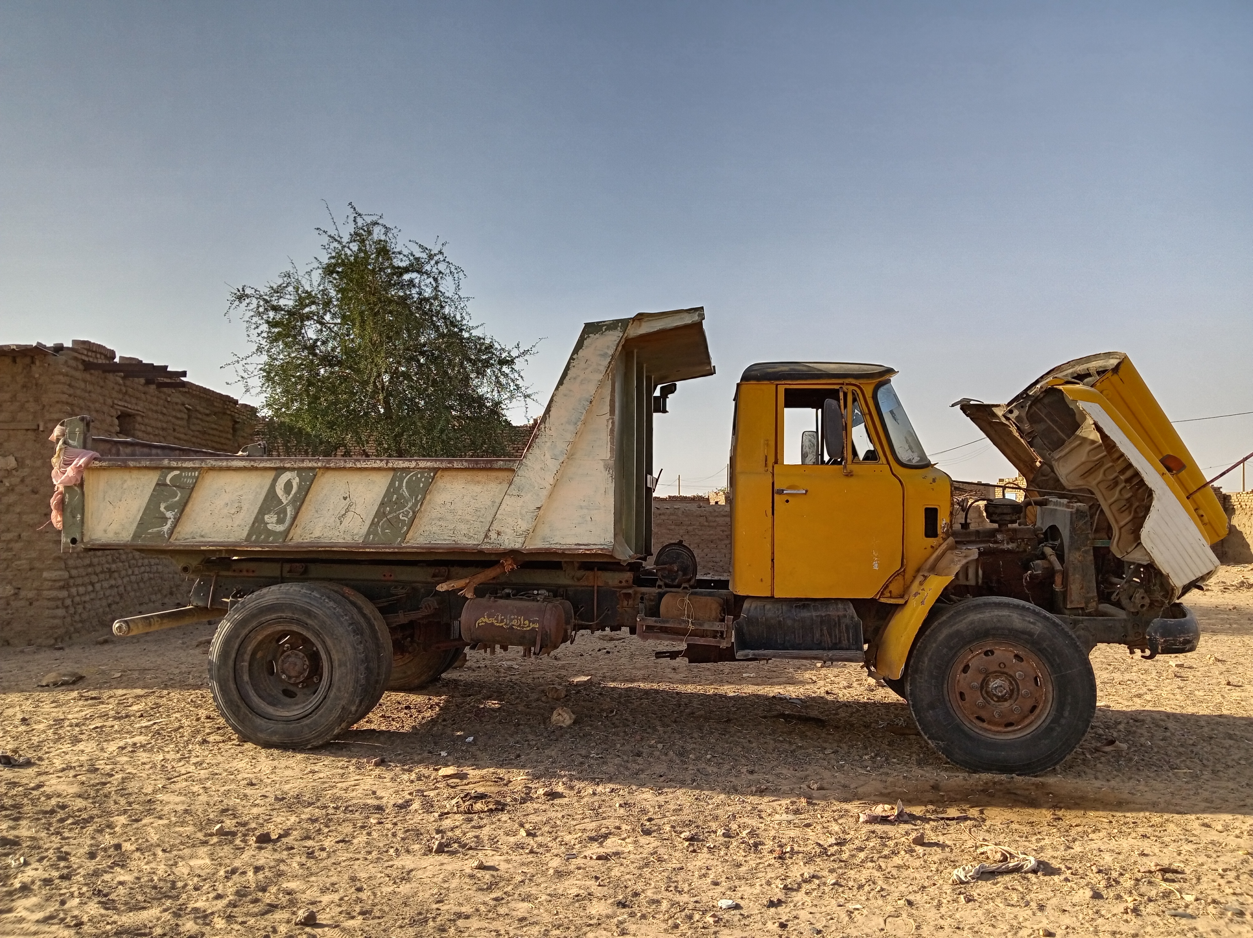 قلاب هينو 1982 نضيف فل